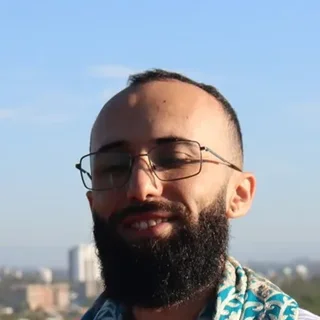 Mestre Eduardo sorrindo
